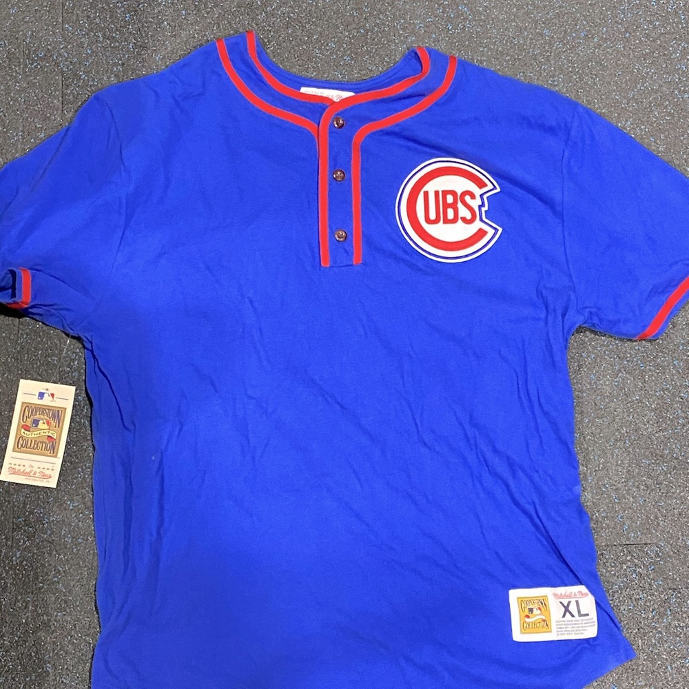 Chicago Cubs Mitchell & Ness 100% Original Men's button shirt.  Size XL